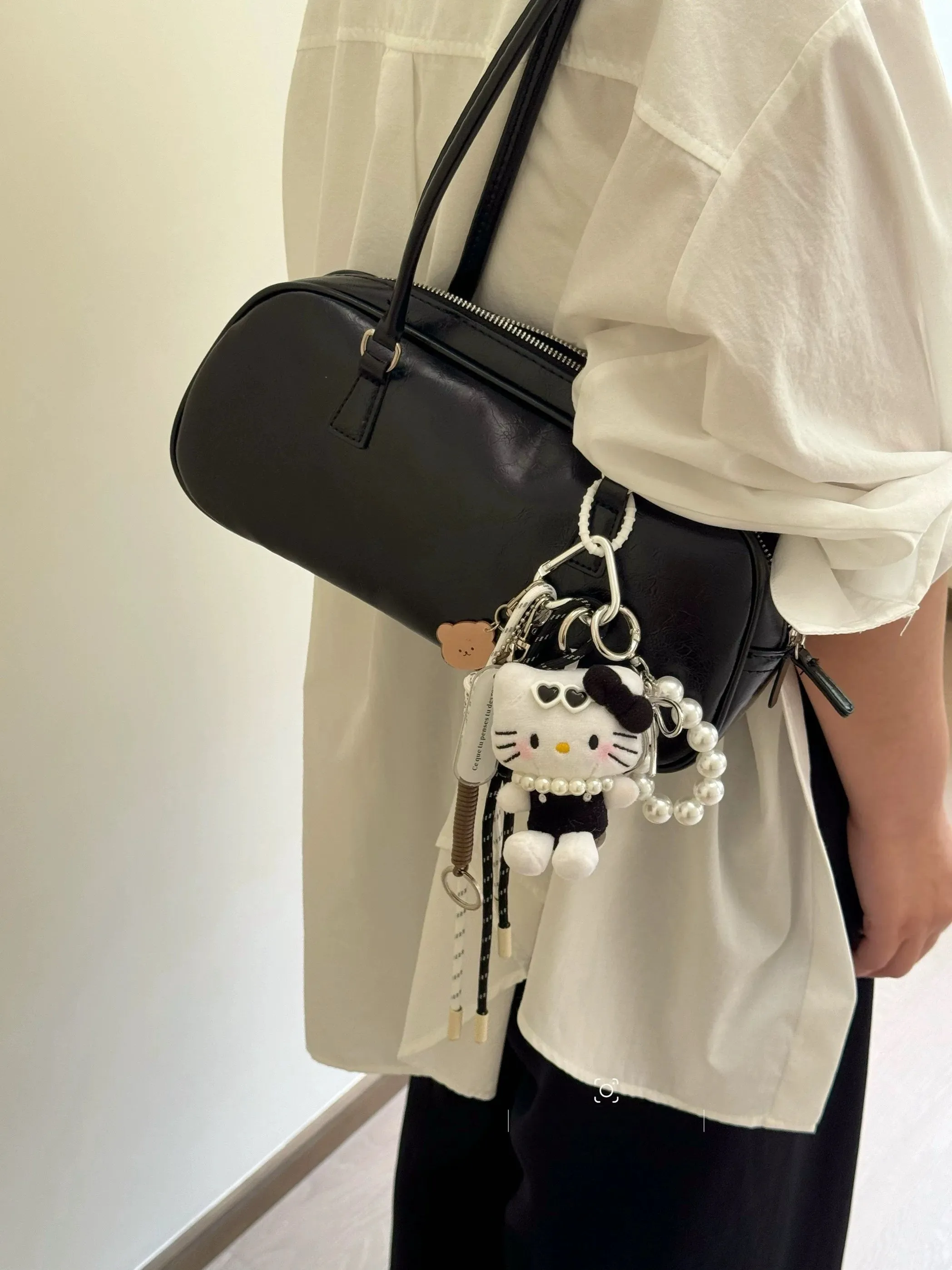 Black and white pearl Kitty extremely complex combination pendant bag decoration