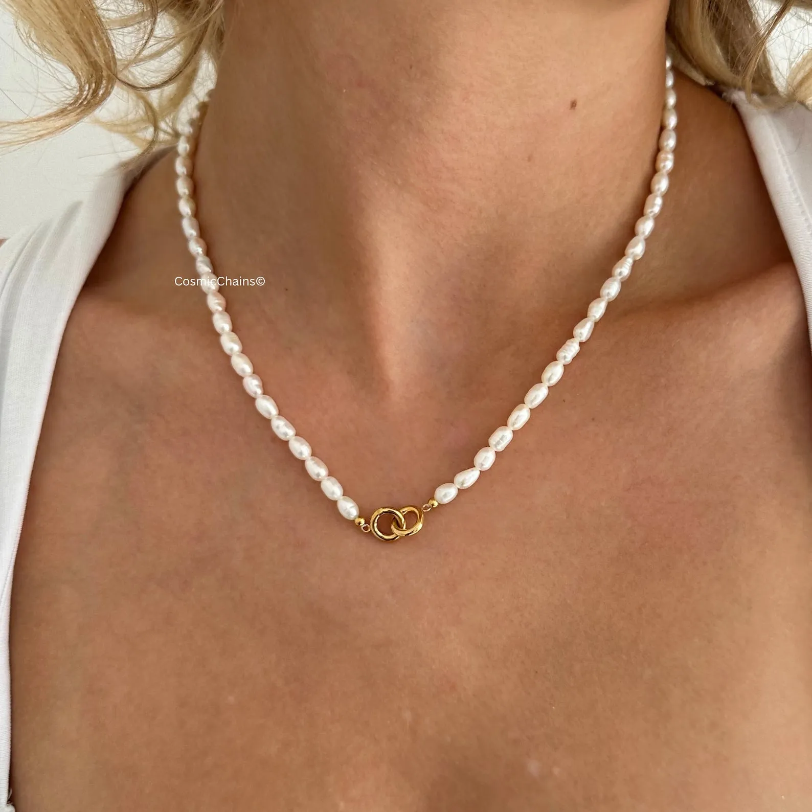 Pearl Necklace with Interlocking Circles